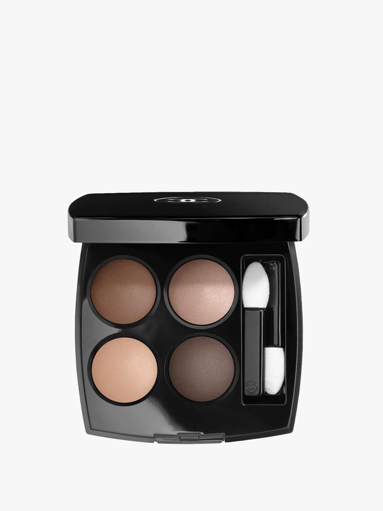 La imagen puede contener: cabeza, persona, cara, cosméticos, maquillaje y lápiz labial