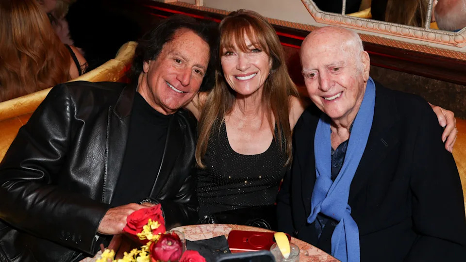 John Zambetti (L), Jane Seymour y Mike Stoller en Baz Luhrmann's 