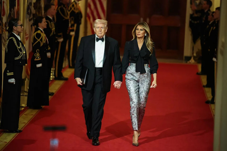 El presidente Trump y Melania Trump asisten a la cena de los gobernadores en la Casa Blanca