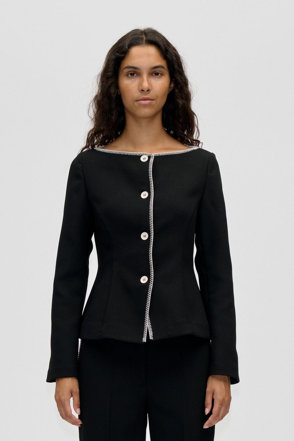 Chaqueta a medida con escote cuadrado - Negro