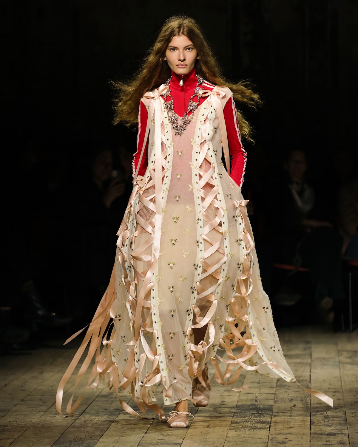 Desfile de Simone Rocha A/W 2026 en la Semana de la Moda de Londres