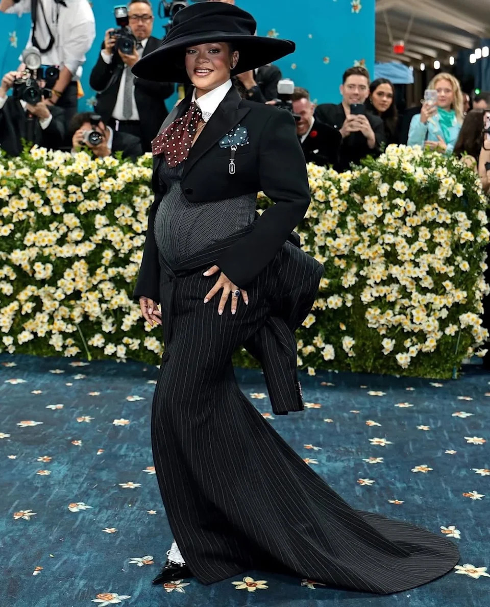 Rihanna tiene una historia de entrega de siluetas escultóricas que redefine la moda de la alfombra roja.