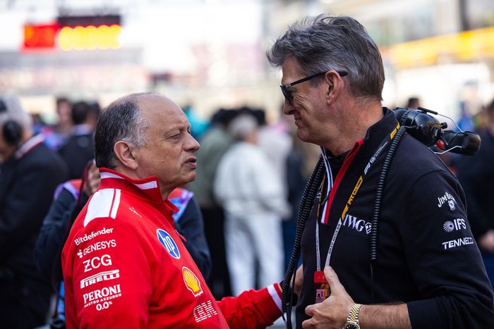 Graeme Lowdon, director del equipo Cadillac; Frederic Vasseur, director del equipo de la Scuderia Ferrari