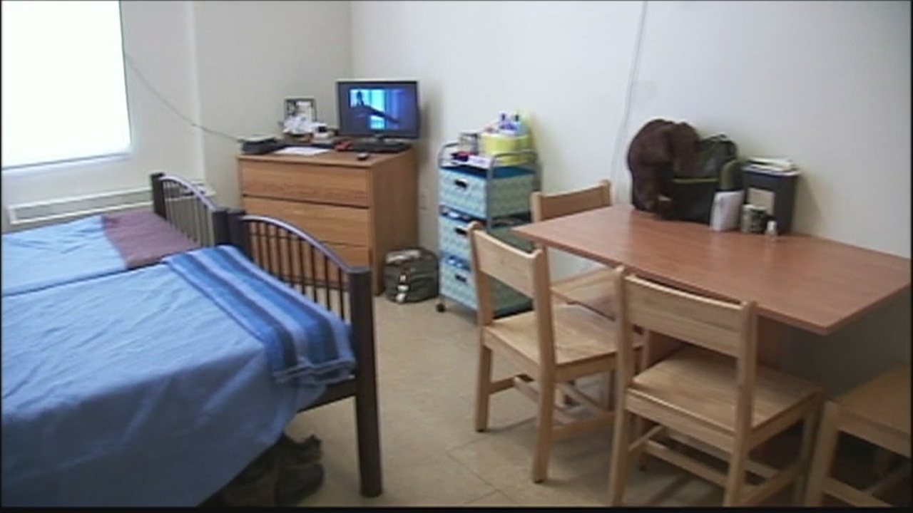 Dentro de un refugio para personas sin techo