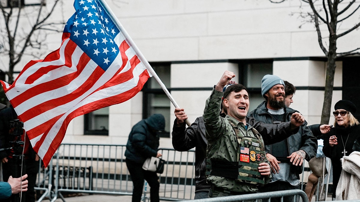 Jake Lang en una protesta en Nueva York