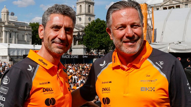 Andrea Stella y Zak Brown de McLaren