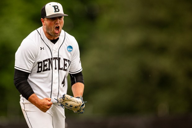 El lanzador titular de Bentley, Sam Belliveau, realizó una actuación destacada para ayudar a los Falcons a avanzar en la Serie Mundial de béisbol universitario de la División II. (Foto cortesía de Bentley Athletics)