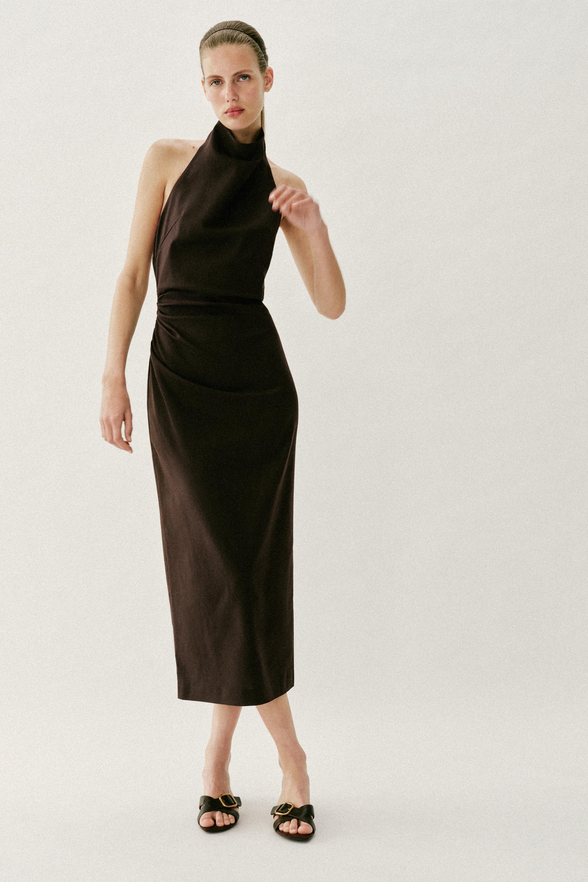 Vestido midi de lino con cuello halter