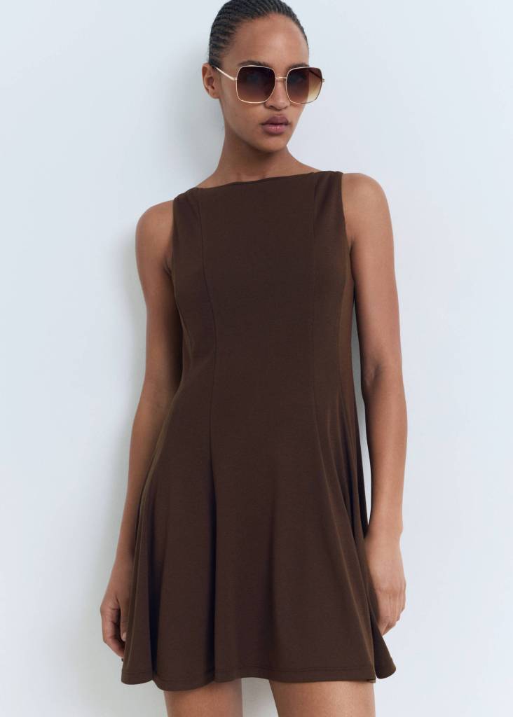 TRAJE PLIEGOS EVASÉ de Mango Outlet.