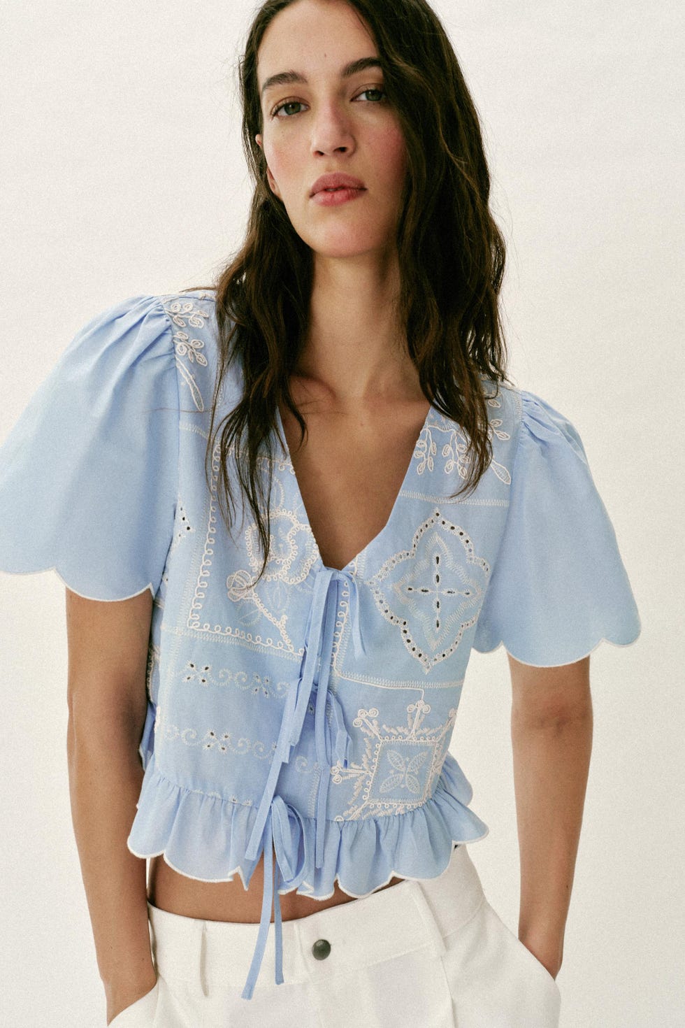 Blusa bordada con lazos Blusa bordada con lazos